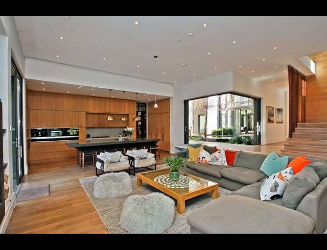 4 BEDROOM HOUSE TO LET IN MELROSE